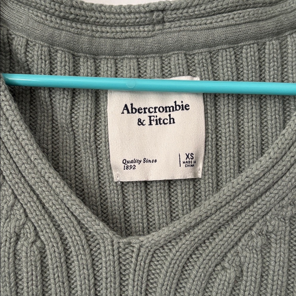 Abercrombie & Fitch Cropped Ribbed Sweater - Picture 2 of 3